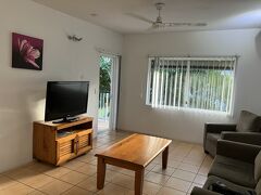 「ケアンズ リーフ アパートメンツ＆モーテル(Cairns Reef Apartments & Motel Accommodation)」に到着。
ここに２泊です。
ちょっと心配な口コミがあったけど、思っていたよりもキレイ！