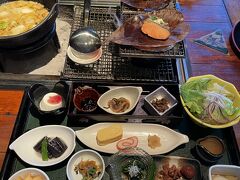 朝ご飯は7時か7時半か選べたので7時を選択しました。席に着くとこのごちそう。