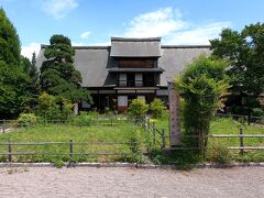 塩山駅のすぐ近くにある甘草屋敷に立ち寄ります。