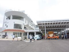 道の駅 かでな
この道の駅屋上からは嘉手納基地が見渡せる

言わずと知れた極東最大規模の米軍基地