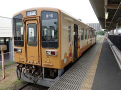 珍しい色の車体です。
干し芋カラーなのでしょうか？