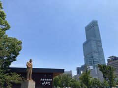 この銅像はどなた？　→　池上四郎　第6代大阪市長
1915年（大正４）、天王寺動物園を開園させたそうな。
