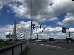 帰り道にちょっと寄り道
十勝川にかかる十勝大橋を記念に撮影