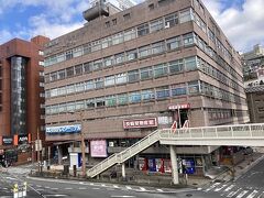 長崎駅の空港バス乗り場のビルです。

駅からは結構離れていてしかもわかりにくい。

新幹線工事のときこういうところもきれいになってほしいなあ～