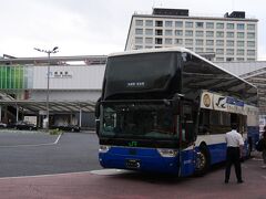 今回は夜行バス・JRドリーム奈良号で出発します。
朝６時すぎにJR奈良駅前に到着しました。