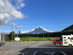 北海道の富士山こと羊蹄山

少し雲がかかっているね。
さわやかな秋晴れ。