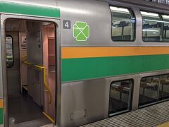 駅に着き、目的の列車に乗車。のんびりしたいので、帰宅時もグリーンを活用。