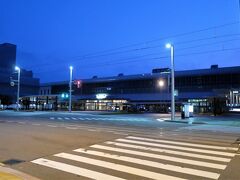 ■富山駅南口
おはようございます。
ただ今の時刻は午前４時を過ぎたところです。
気温は22℃、晴れの予報です。