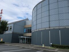 サイゼリヤを出て千葉県立現代産業科学館まで歩きます。