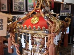 残念ながら平成19(2007)年に廃業し、現在は資料館になってます。神輿の上で羽根を開いた状態の鳳凰が特徴的なんだとか。
深川の富岡八幡宮の御神輿も浅子周慶の作なんだとか。かなり見ごたえのある施設でした。