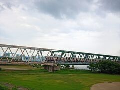 淀川を渡る阪急線
橋を再び渡りまた天神橋筋六丁目側へもどりました。