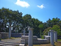 高台の海の見える道、オリーブロードには
ギリシャを模したミティリニ広場という休憩所が。
日本のエーゲ海を自称する牛窓らしい場所です。