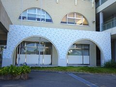 さてまた街に戻ると倉敷のメーカー、カモ井加工紙とコラボした展覧会を各所でやっているのでその1つである
瀬戸内市立美術館に寄ります。