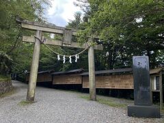 スムーズに移動ができていたので、調子に乗り、玉置神社へ移動。
瀞峡から玉置神社の駐車場まで、山の細い道を通って約１時間ぐらい運転したかな。
想像以上に山の中でした。