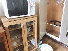 食器や炊事道具が揃っているので自炊ができる