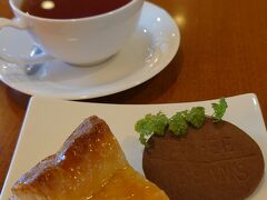 函館空港で最後のお茶。アップルパイでお別れ。
どうやら古くから愛される老舗喫茶店のようでした。