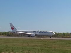 無駄のない美しい形に惚れ惚れ。空港で飛行機を見る
のも旅行の楽しみです。