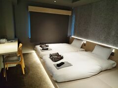 お宿Onn湯田温泉
ベッドの横が畳になっている。