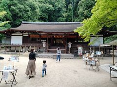 まず、国宝になっている拝殿があります。