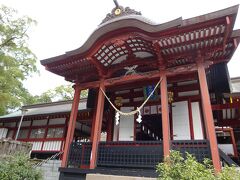 参拝します。立派な神社でした。