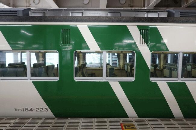 鉄道旅客電車、貨物の写真 引退迫る元旅客釜】最若番ED76-81号機牽引貨物列車を、ホーム