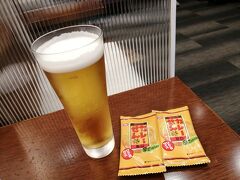 今回は伊丹→羽田→ホノルルです。
伊丹ラウンジでビールで無事な旅行を祈念して乾杯。