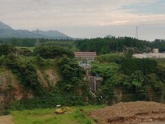 2016年の熊本地震で崩落した阿蘇大橋です。
こちらは震災の遺構として崩れた当時のままの姿で残っています。