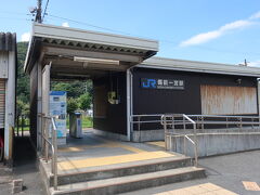 徒歩5分も掛からず、駅に到着。
1時間に約一本という時刻表でしたが、一本早い電車に乗れそうだったので、予約していたタクシー会社に連絡を入れておきました。

無人駅の備前一宮駅、ICOCAが使えました。