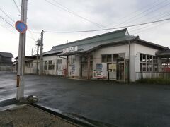  JR富田駅に戻ってきました。無人駅でも駅舎には風格があります。