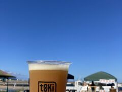 港を出てすぐの「あいぽーと佐渡」という施設の広場で、「トキと酒」というイベントが開催されておりまして、下船してそのまま参戦。
https://sake.t0ki.beer/
https://prtimes.jp/main/html/rd/p/000000002.000083367.html

終わりかけの時間だったので、お目当ての「t0ki brewery」のビールは1種類のみ残、美味しくいただきました。

今回は時間がなかったのですが、ブルワリーへも徒歩20分くらいの距離。佐渡再訪の際は行ってみたい。
https://www.t0ki.beer/