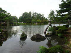 バスに乗って、金沢といえば！の兼六園へ。
ちょっとお天気がイマイチ・・・。