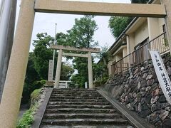 この神社、夫婦で一緒にお参りし、アワビをお供えすると夫婦が長生きして
幸せになるのだとか。タイにいるタイ人旦那とはどーでもよかったりするので、
私にはあんまり意味がないのですが、お客さんのご家庭運を祈ります。