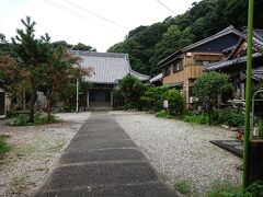 梛の木の裏から潮音寺の門前へ降りられました。
こちらも由緒ある古いお寺だそうです。