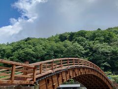何度も奈良井には来ているけれど、一度も渡ったことがない木曽の大橋を見学。
