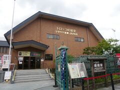 嵯峨嵐山駅のすぐ隣がトロッコ嵯峨駅。
結構綺麗な建物。