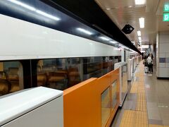 本当は朝発のエアアジアが安かったのでエアアジアで行きたかったのですが、
出発当日は午前中にどうしても抜けられない用事があり結局、夕方発のZIP AIRで出発します。
エアアジアは現在毎日出発では無いので使いづらいです。
京成スカイライナーで成田空港へ。