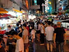 久しぶりにチャイナタウンのヤワラーへ。
今迄何度も来ているけど凄い人出です。
