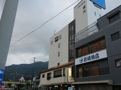 尾鷲の町の4km手前で一気の下り坂！
そして市街地に入った瞬間に、左手に今夜泊まるホテルの電飾が見える。
無事に１５０km走破しました！チェックイン！
