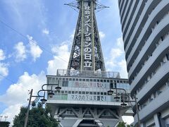 今日は通天閣に登って見たいと思います。
何度も大阪に来てるのに一度も登ったことがない！