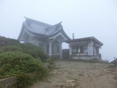 刈田嶺神社(奥宮)は歩いてすぐ