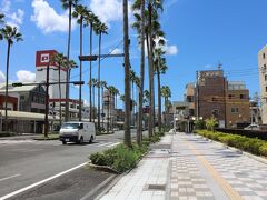 宇和島駅前の様子です。南国の雰囲気。名物の鯛めしは次回のお楽しみ。