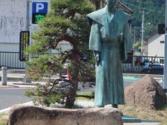 備中高梁駅まで送って下さったので、駅前にあった『山田方谷』氏の像を観てきました。
大河ドラマ化を呼びかける幟が高梁市内（吹屋にも）あちこちにありました。

高梁の人にとっては、聖人とされる人の様です。