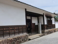 チケットの外側から順に訪ねます。