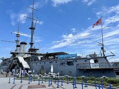 日本海海戦の旗艦、戦艦三笠へは満喫きっぷで入れます。

艦首は皇居の方を向いており、その先にロシアがある。
