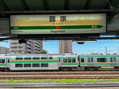 気が付いたら籠原駅に停車していました・・・

籠原は高崎線の運用上の主要駅で、車両基地(高崎車両センター籠原支所)があり、籠原以北では15両編成が入線できないので当駅で分割・併合が行われています。