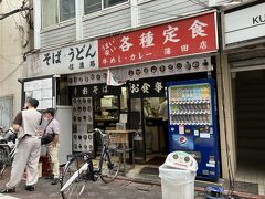 ハイ、モーニングはここ
東口の大衆食堂てか
早朝酒場！？の信濃路に
入口は立ち食いそば
奥が座りカウンター

