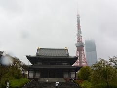 ちゃんこ鍋ランチのあとは、東日本橋駅まで歩いて
都営浅草線に乗って大門駅で下車
増上寺へと向かいました。

小雨のなかを歩いて行ったんだけど
この日は結婚式のため本堂には入れず…