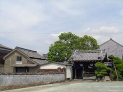 安照寺（江戸時代の石炭王・藤本傳吾邸の門が移築されている）