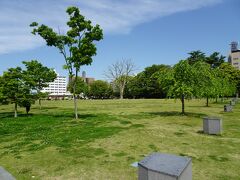 整備されていて綺麗な公園ですねー。

市民の憩いの場になっているようです。
散策しよう～。