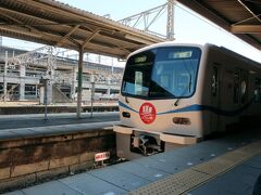 さっそく上野三碑めぐりに出発。高崎駅から上信電鉄に乗ります。電車のヘッドマークが上野三碑！
この電車では世界遺産富岡製糸場にも行くことができますが、今回はその手前で下車します。